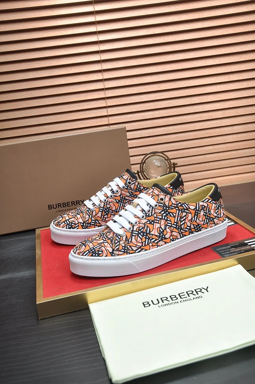 Men's shoes💰480💶[Burberry] (cowhide lining) classic low-top sneakers｜Imported cowhide with classic plaid fabric｜Cow leather lining｜Original outsole｜Fine workmanship and comfortable to wear Size: 38-44 (customized at 45)